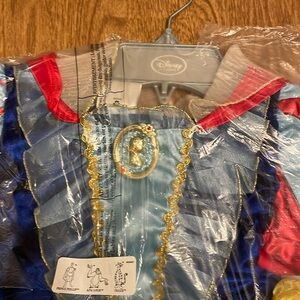 Size 5/6 brand new Disney Snow White children’s dress. Never removed from bag.